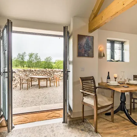 The Hoggest@high House Farm * Watermillock